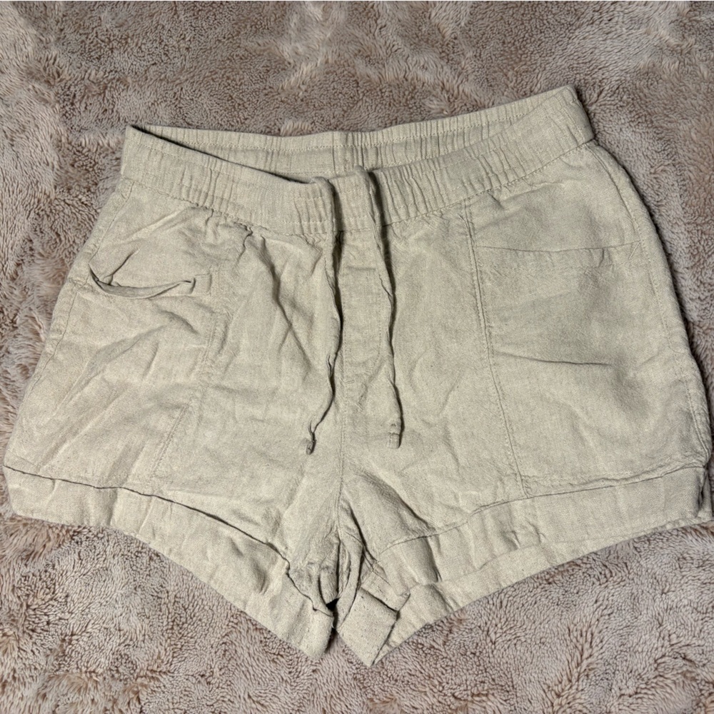 Old Navy shorts, Size XS, Cream/Tan